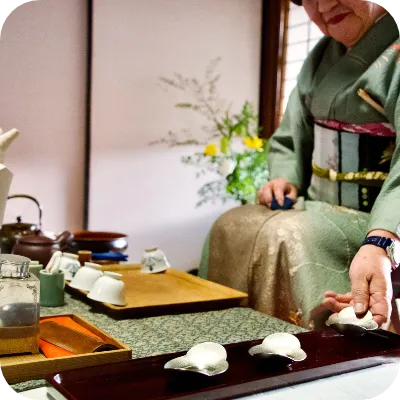 (2) Sencha Tea Ceremony and Japanese Cuisine Experience